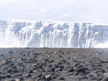 Gletscherwand-auf-Kibo-1.jpg